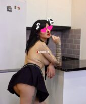 Mia.